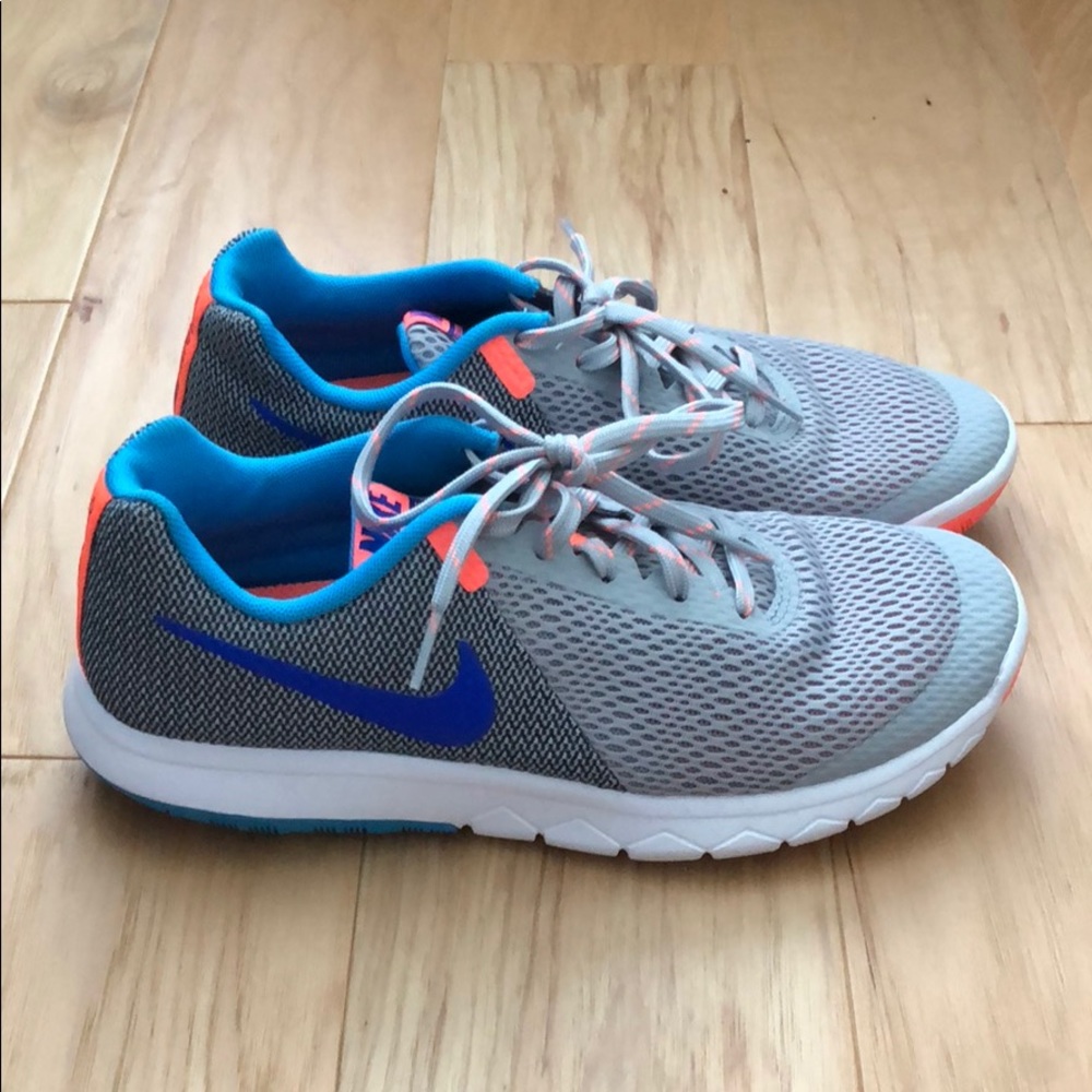 Women’s Nike Flex Experience RN5 Size 8